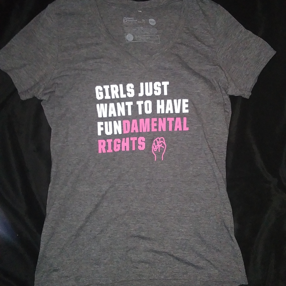 Fundamental rights L stretch v-neck shirt